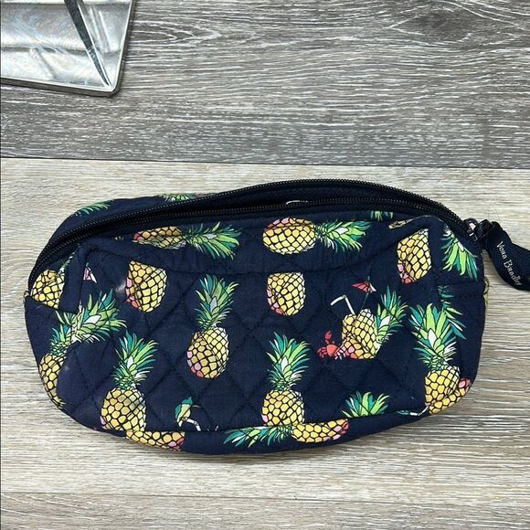 1008-7 Vera Bradley cosmetic bag - Picture 1 of 1